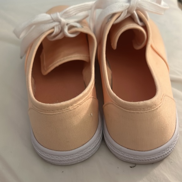 🛍️. Peach “ked” look a likes - Picture 3 of 5